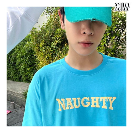 XIW / NAUGHTY オーバーサイズ T シャツ / ブルー